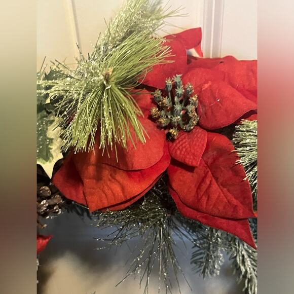 Christmas wreath with birds, poinsettias, cranberries, pine cones - Picture 11 of 11